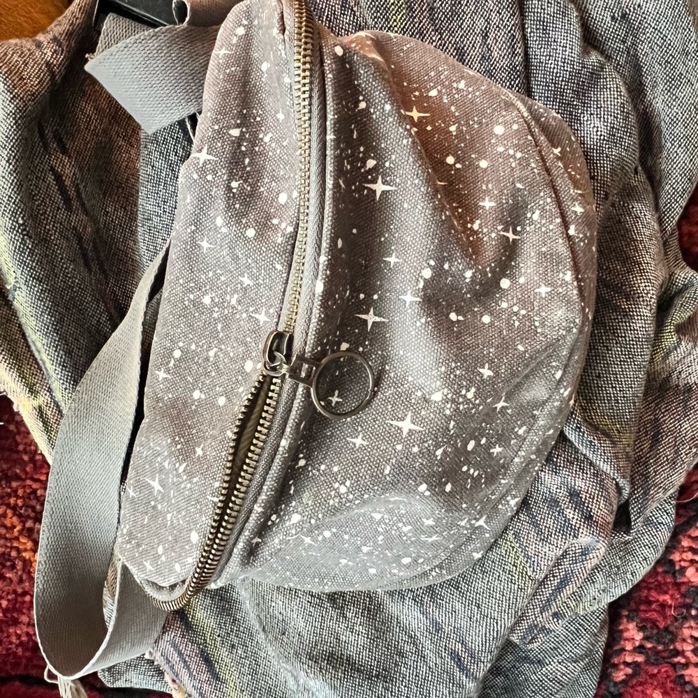 Gray Star Patterned Hip Pack - Picture 4 of 4